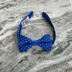 Bow tie with clip